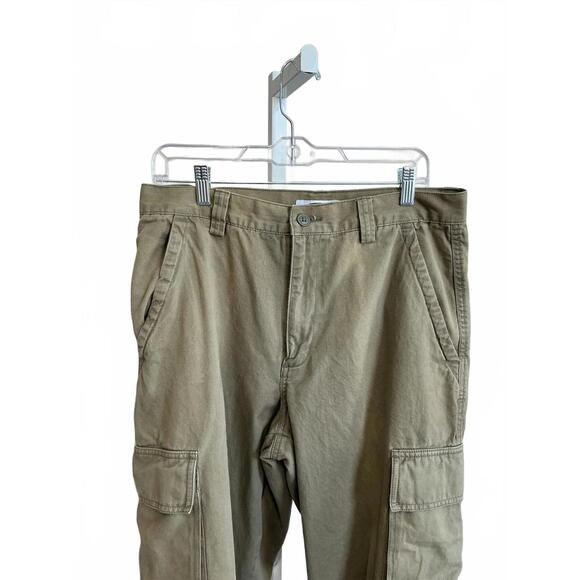 Old Navy Men's Olive Green Cargo Pants - Picture 3 of 9